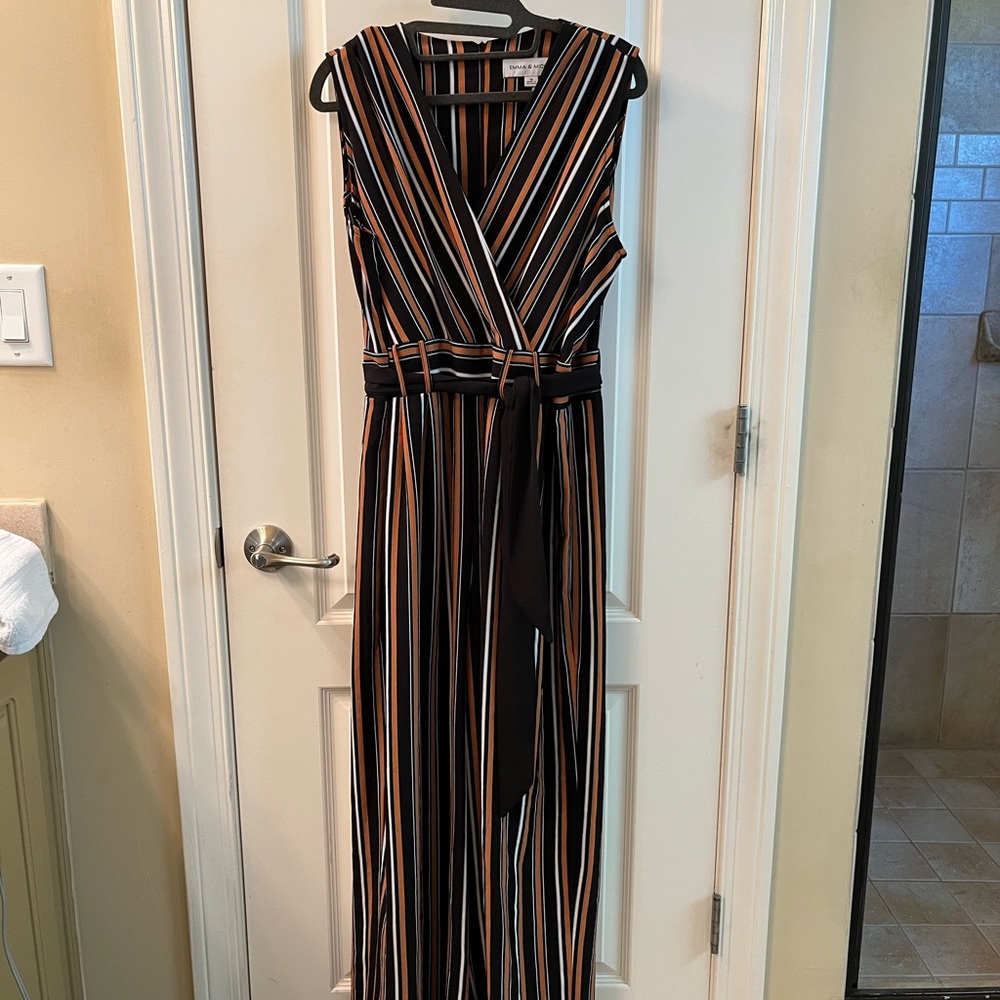 Wide leg jumpsuit! Super cute!!